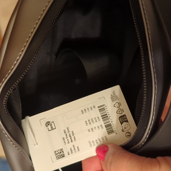 Rains Water Proof Box Bag in Metalic Grey Color NWT - Picture 2 of 3